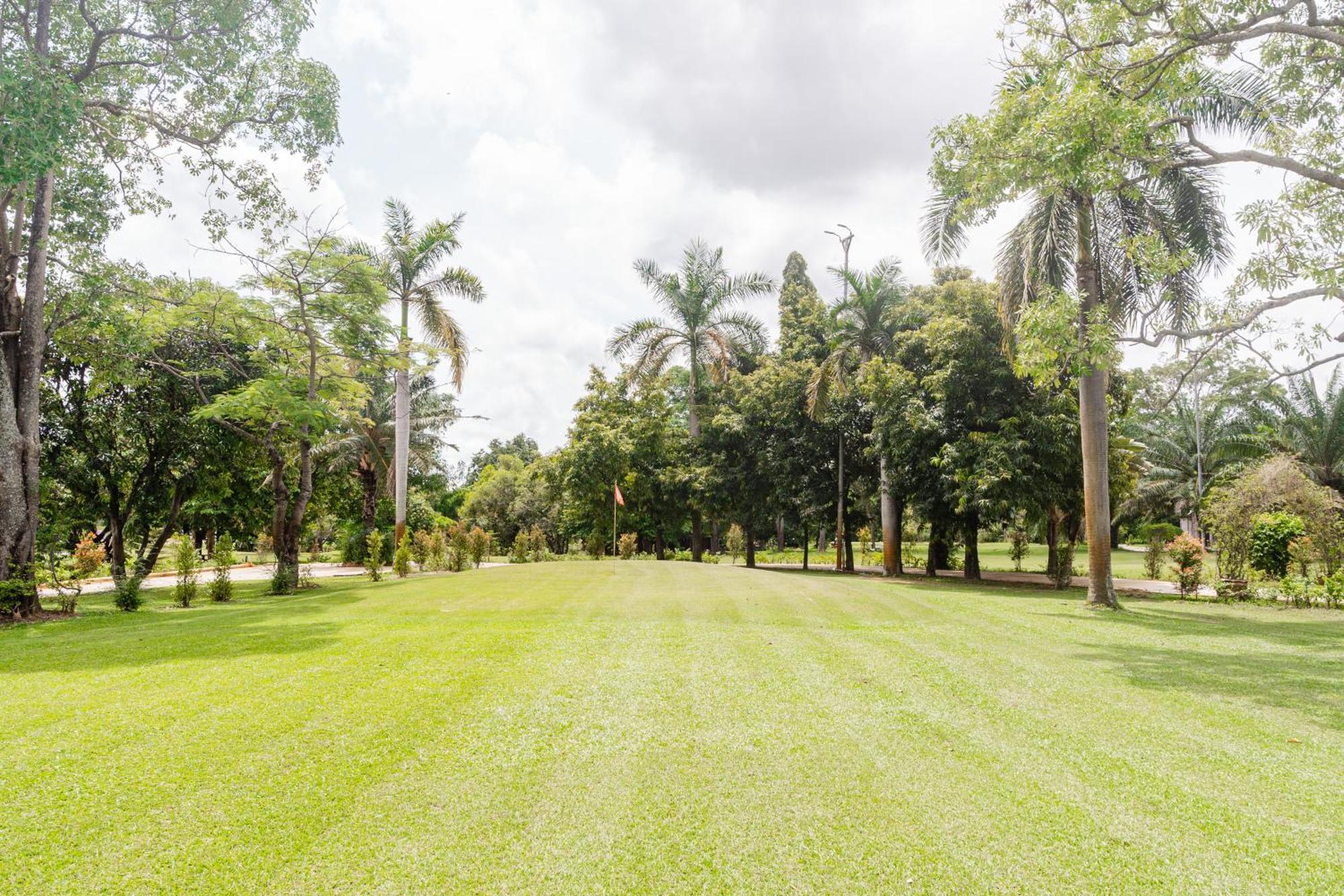 Baan Suan Khun Ta And Golf Resort Ubon Ratchathani Exterior foto
