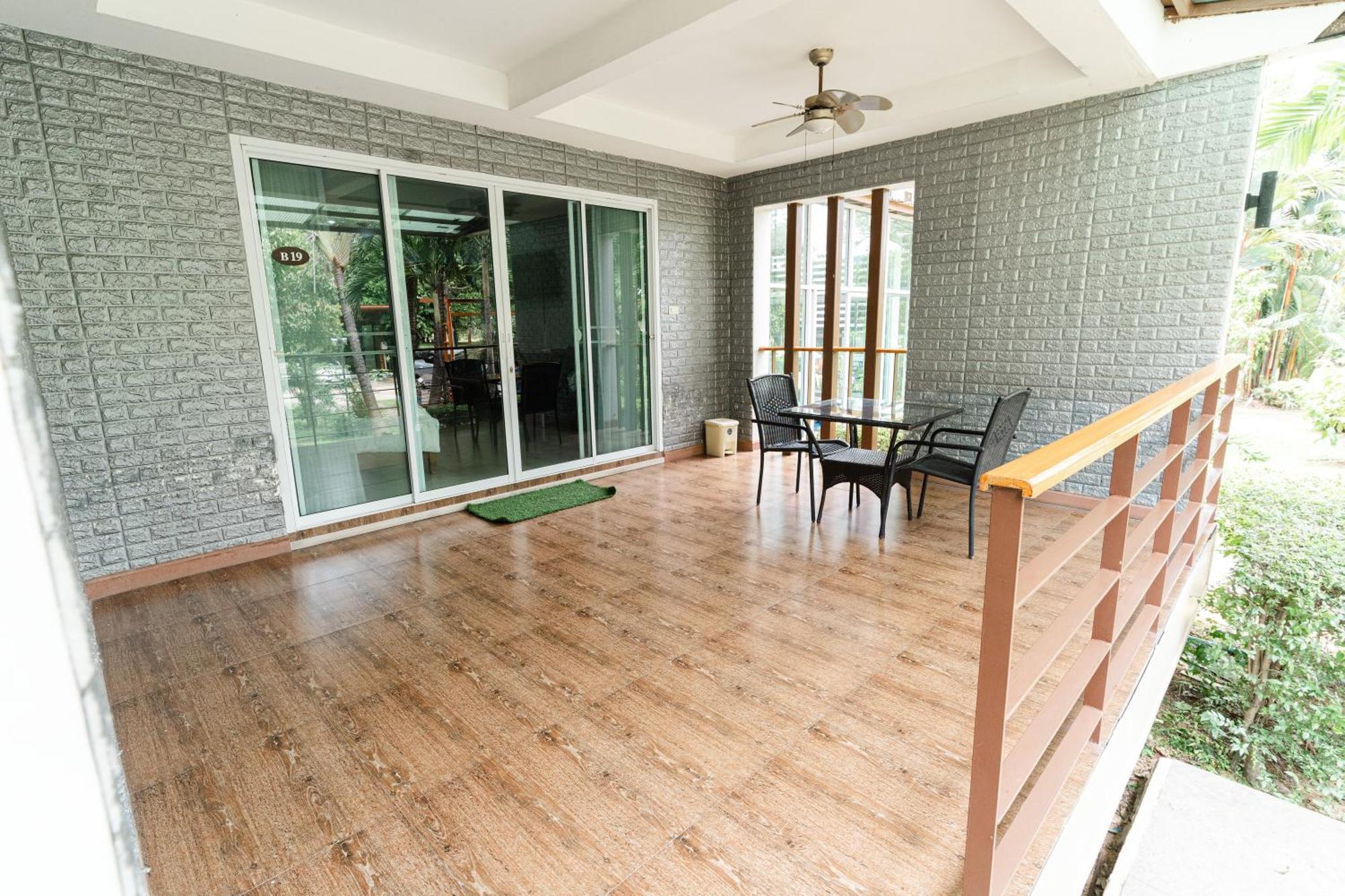 Baan Suan Khun Ta And Golf Resort Ubon Ratchathani Exterior foto